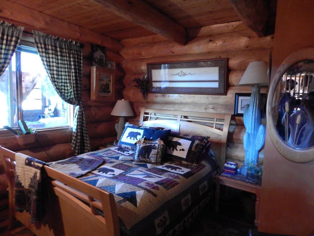 Idle Spurs Log Cabin Bed & Breakfast Black Diamond Екстер'єр фото