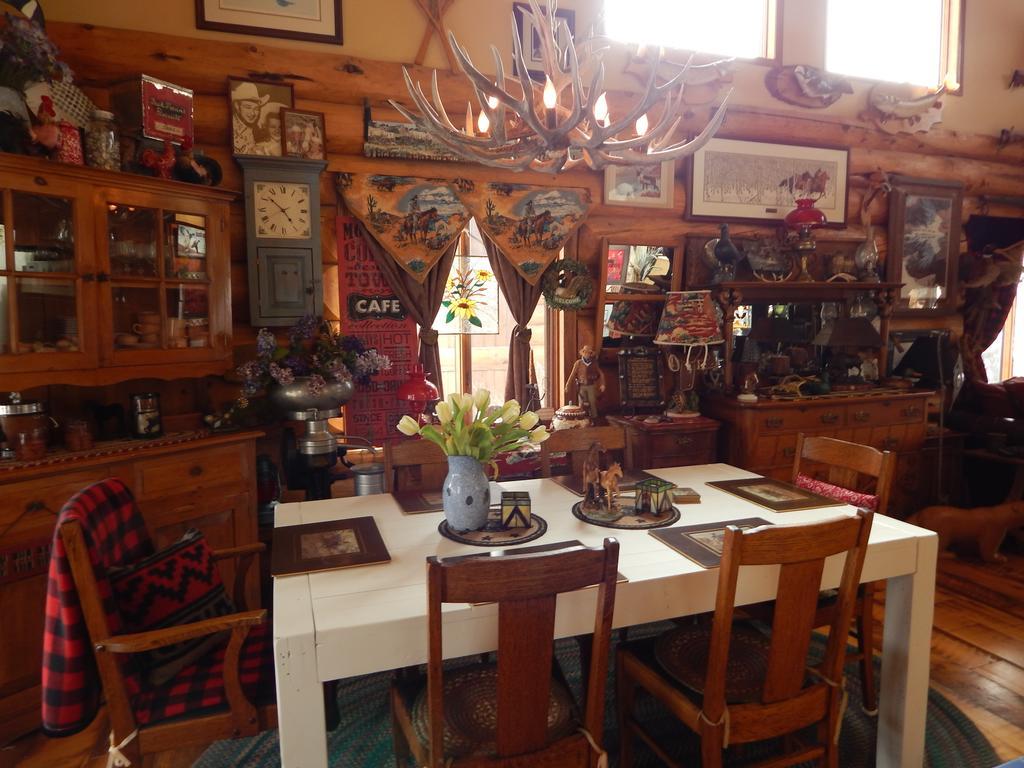 Idle Spurs Log Cabin Bed & Breakfast Black Diamond Екстер'єр фото