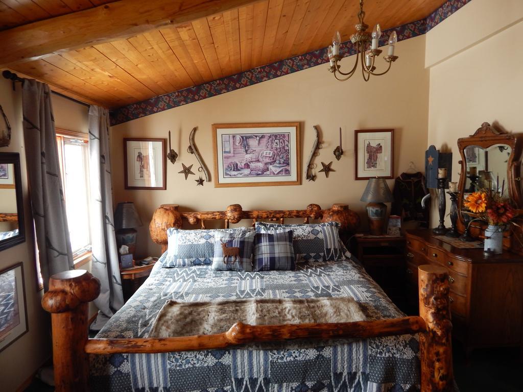 Idle Spurs Log Cabin Bed & Breakfast Black Diamond Екстер'єр фото